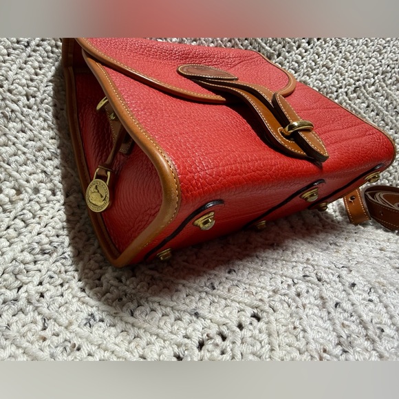 Vintage Dooney and Bourke Medium Essex Crossbody in Red - Picture 2 of 9